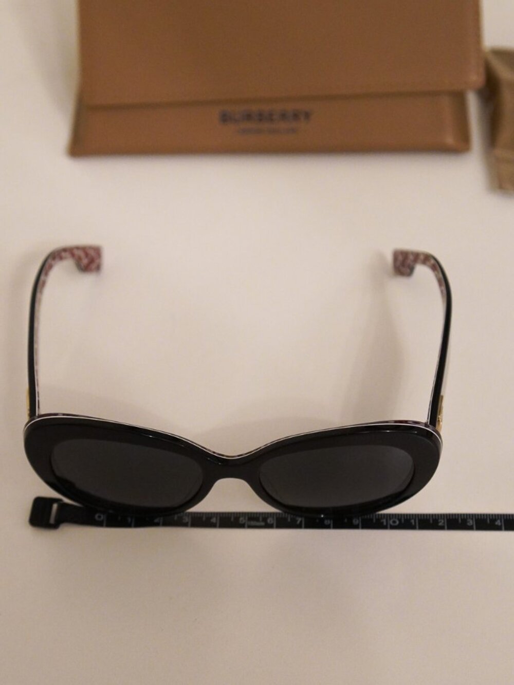 CAT EYE BURBERRY SUNGLASSES IN BLACK COLOR - Picture 5 of 10